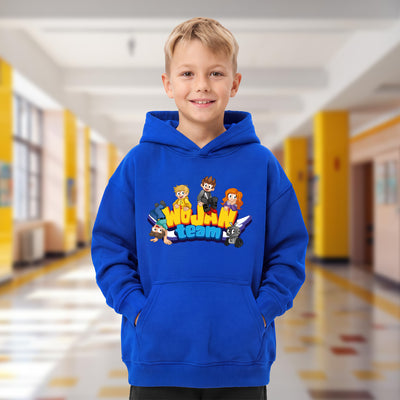 Niebieska bluza oversize Wojan Team na modelu – widok z przodu